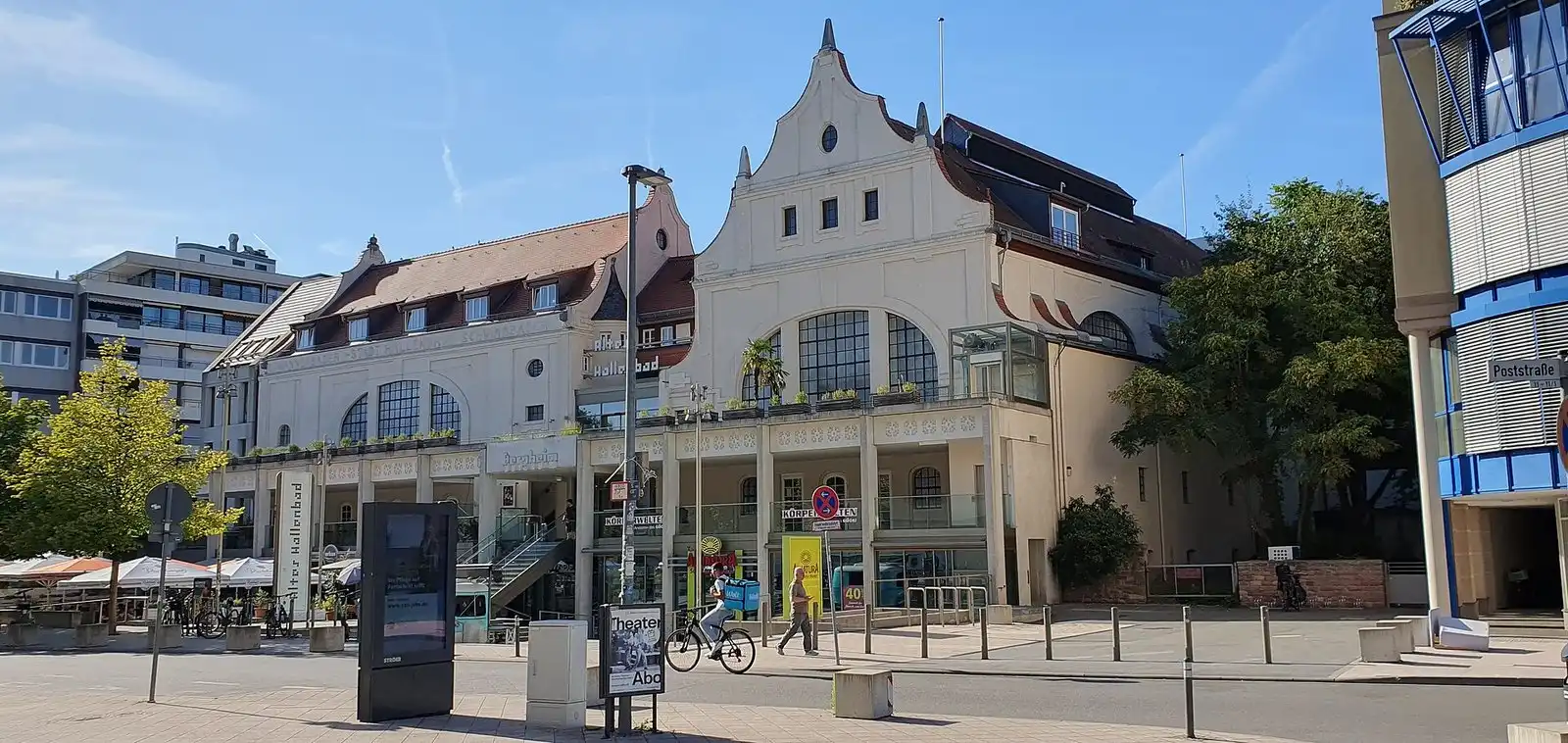Jugendstilfassade des Alten Hallenbads in Heidelberg-Bergheim